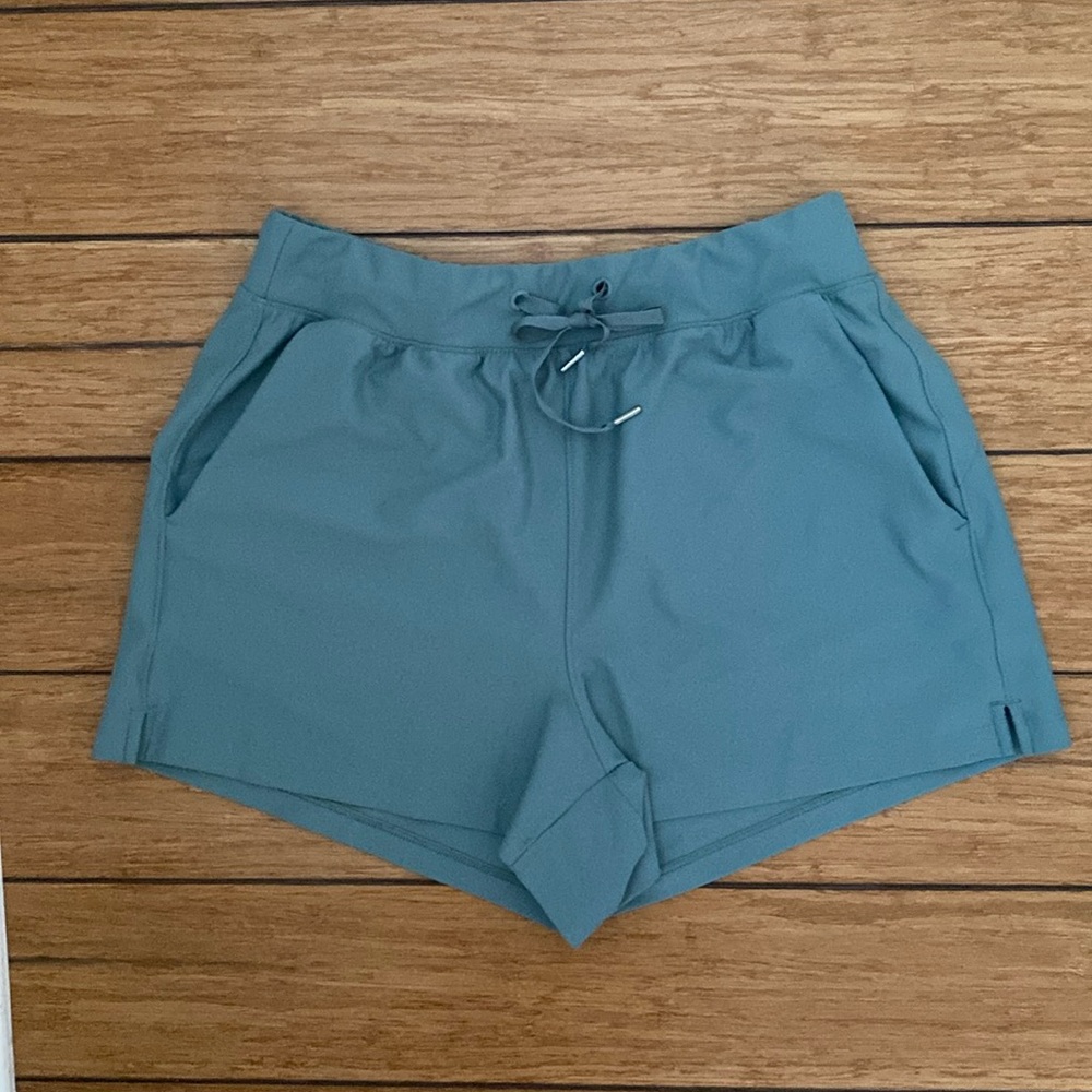 Old Navy Women’s high waisted active shorts - S